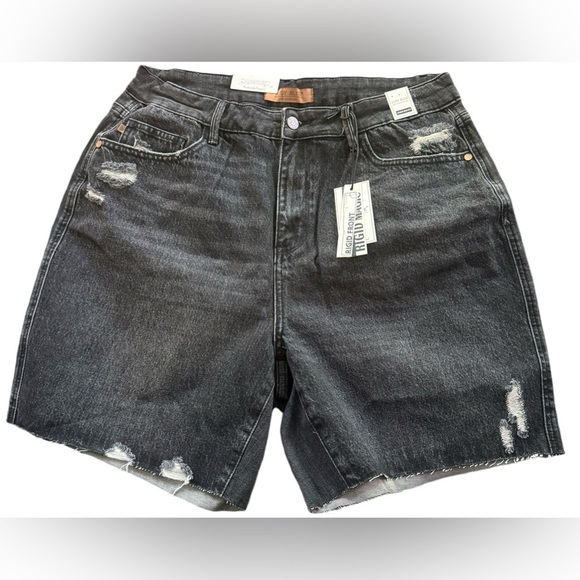 Judy Blue Pants - Judy Blue women’s 2XL Jean shorts black wash mild distressing 6” inseam NWT